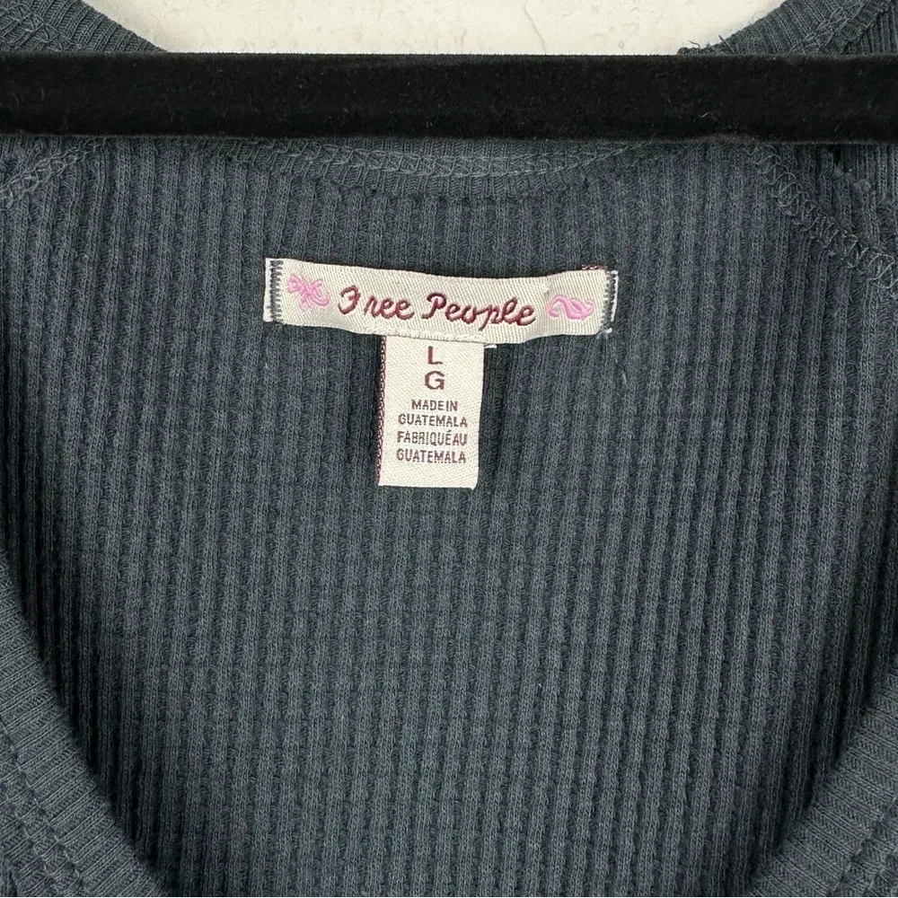 FREE PEOPLE Santa Clara women’s large black waffle knit v-neck pullover top NWT